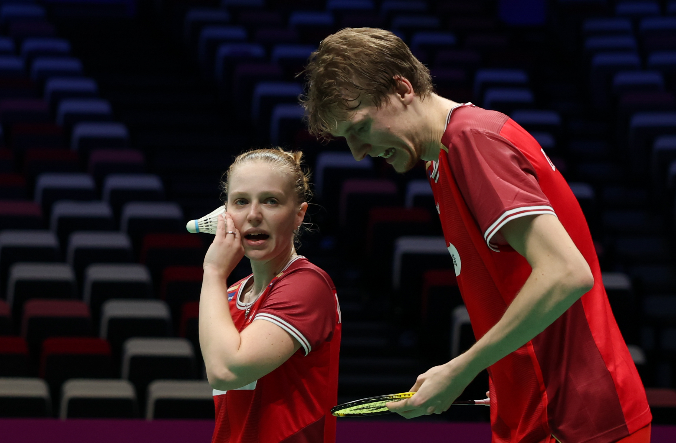 包含英格兰羽毛球队鏖战马来西亚羽毛球队，戴资颖制霸全场的词条