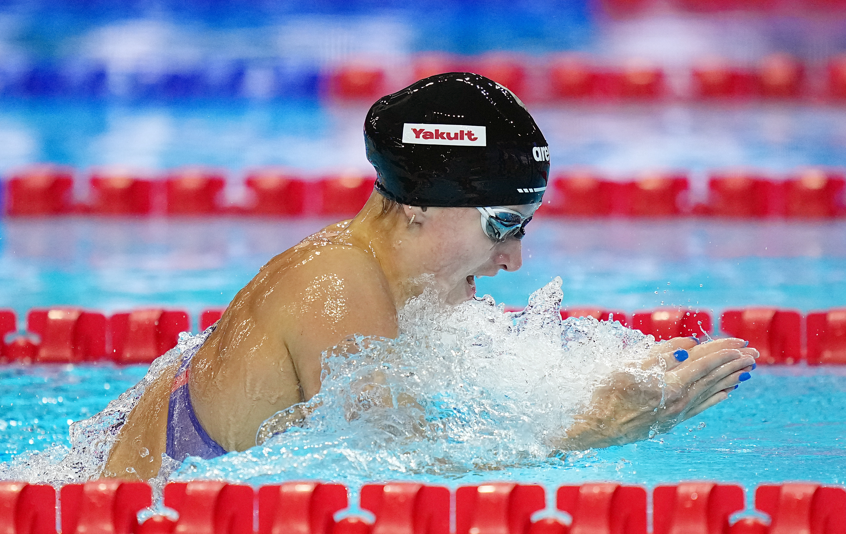 游泳女子自由泳半决赛瑞典选手夺冠
