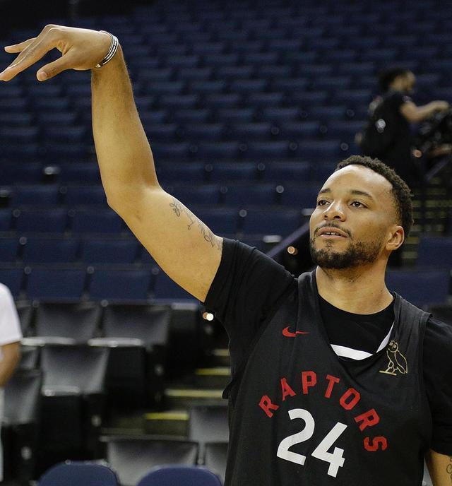 猛龙队客场作战，勇往直前争取胜利