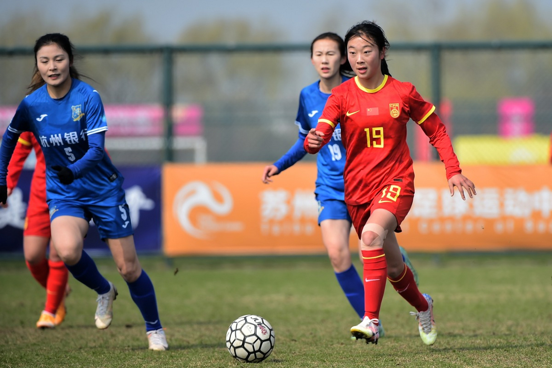 中国女足在国际大赛中展现实力