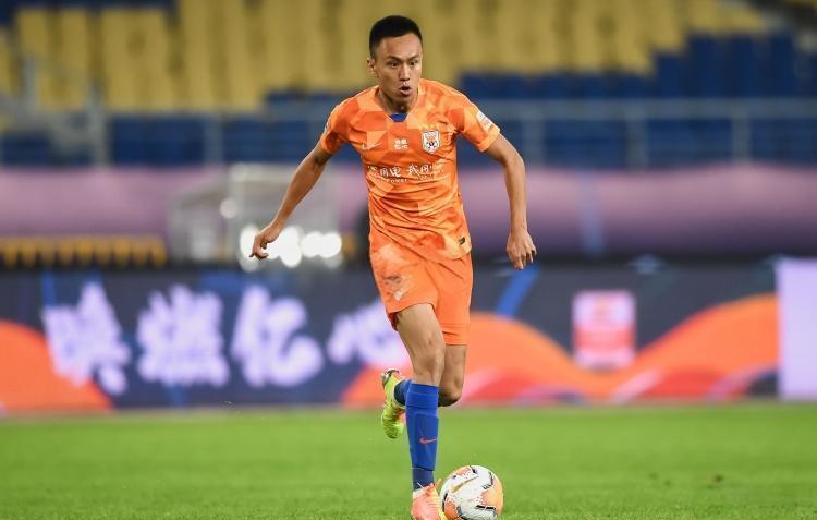 球队备战关键战役，冲刺冠军