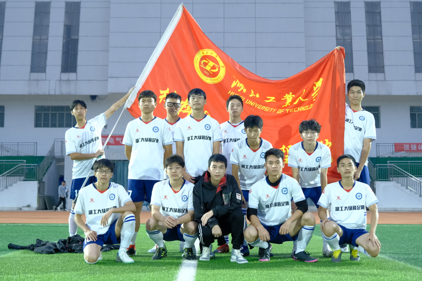 足球联赛爆点：北美球队斗志昂扬在场上拼搏！的简单介绍