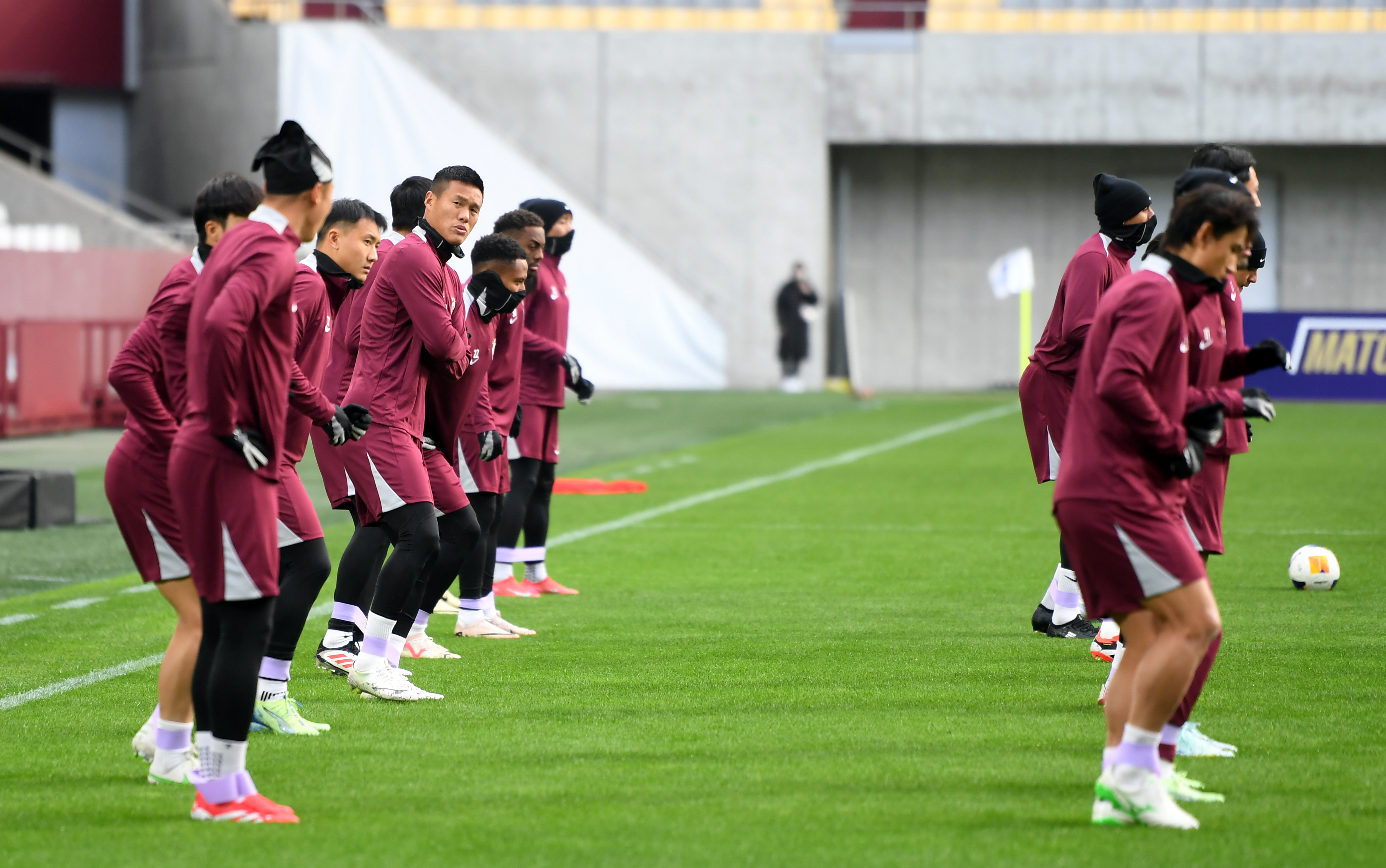 球队备战新赛季，首战大胜对手