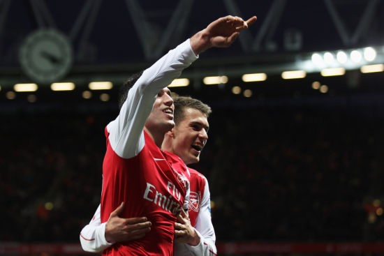 丹麦鏖战比利时，范佩西打破历史纪录