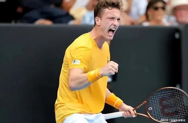 包含世界网球队轻取美国网球队，德约科维奇关键制胜的词条