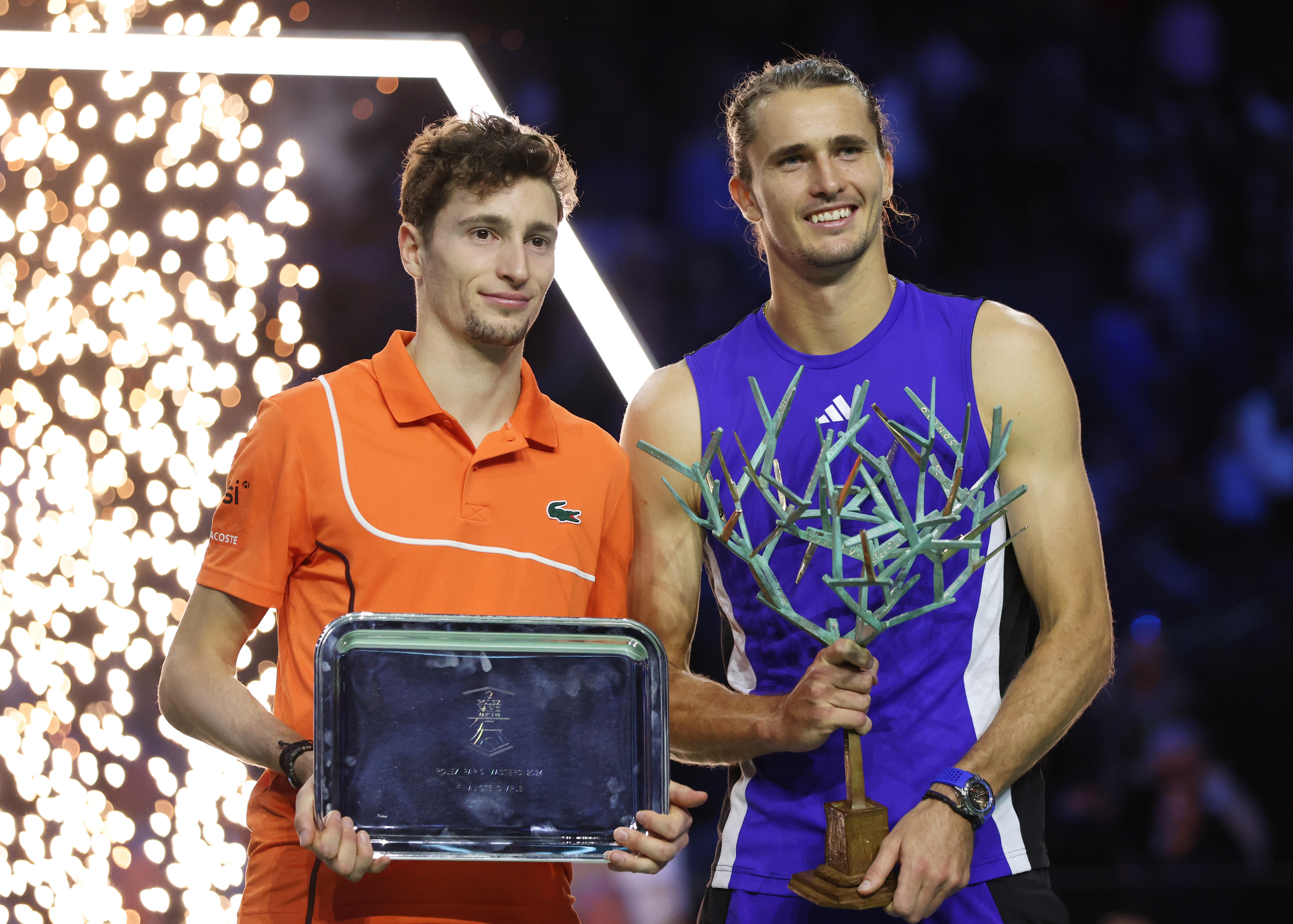 关于世界网球队鏖战日本网球队，兹维列夫送出助攻的信息