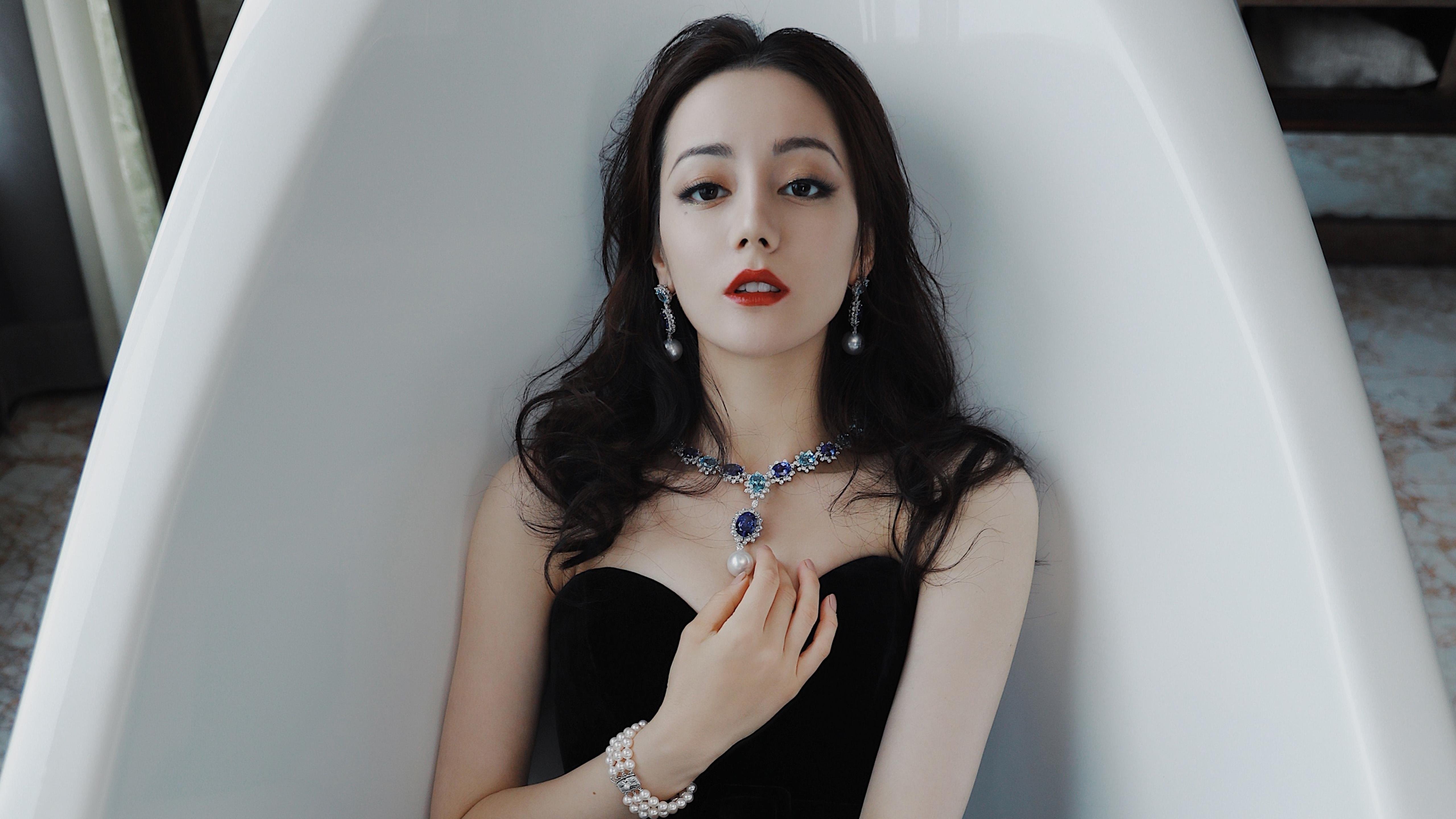 马克西爆发,灰熊加时取胜广东队,一场跨越篮球文化的较量