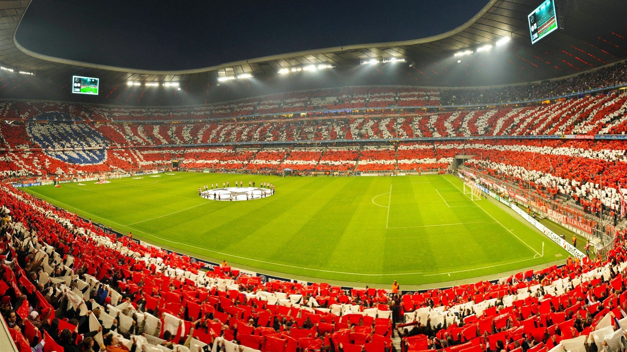 欧冠淘汰赛焦点战，里昂收割波兰双星，战术革命颠覆传统豪强